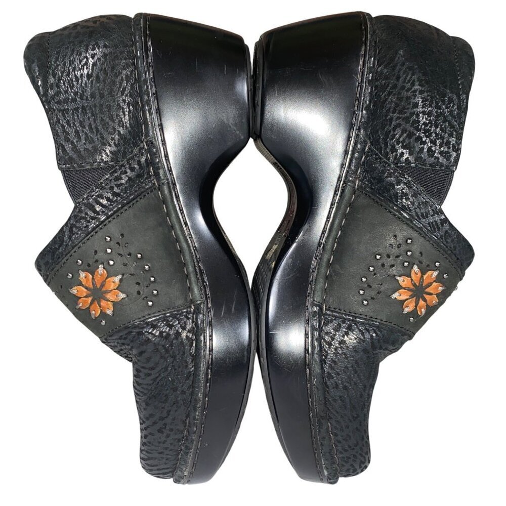Ariat Womens Black Embossed Leather Clogs With Floral embroidered & studs 10 - Picture 8 of 11